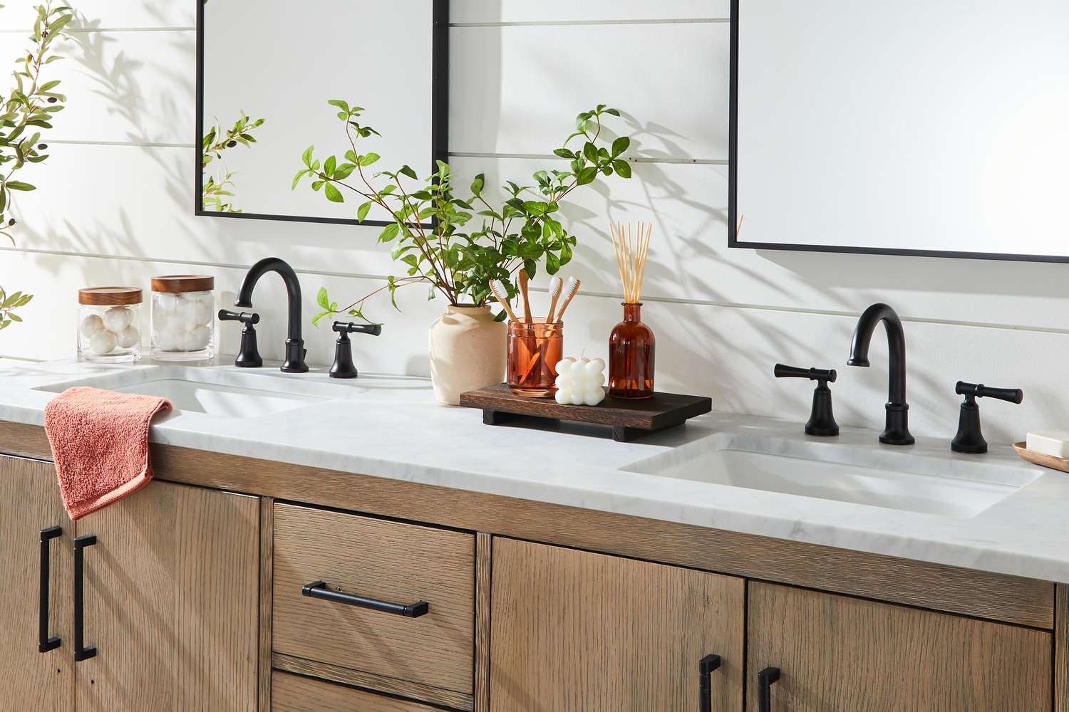 5 thói quen giúp phòng tắm luôn sạch bong, không cần tổng vệ sinh mỗi tuần - 1